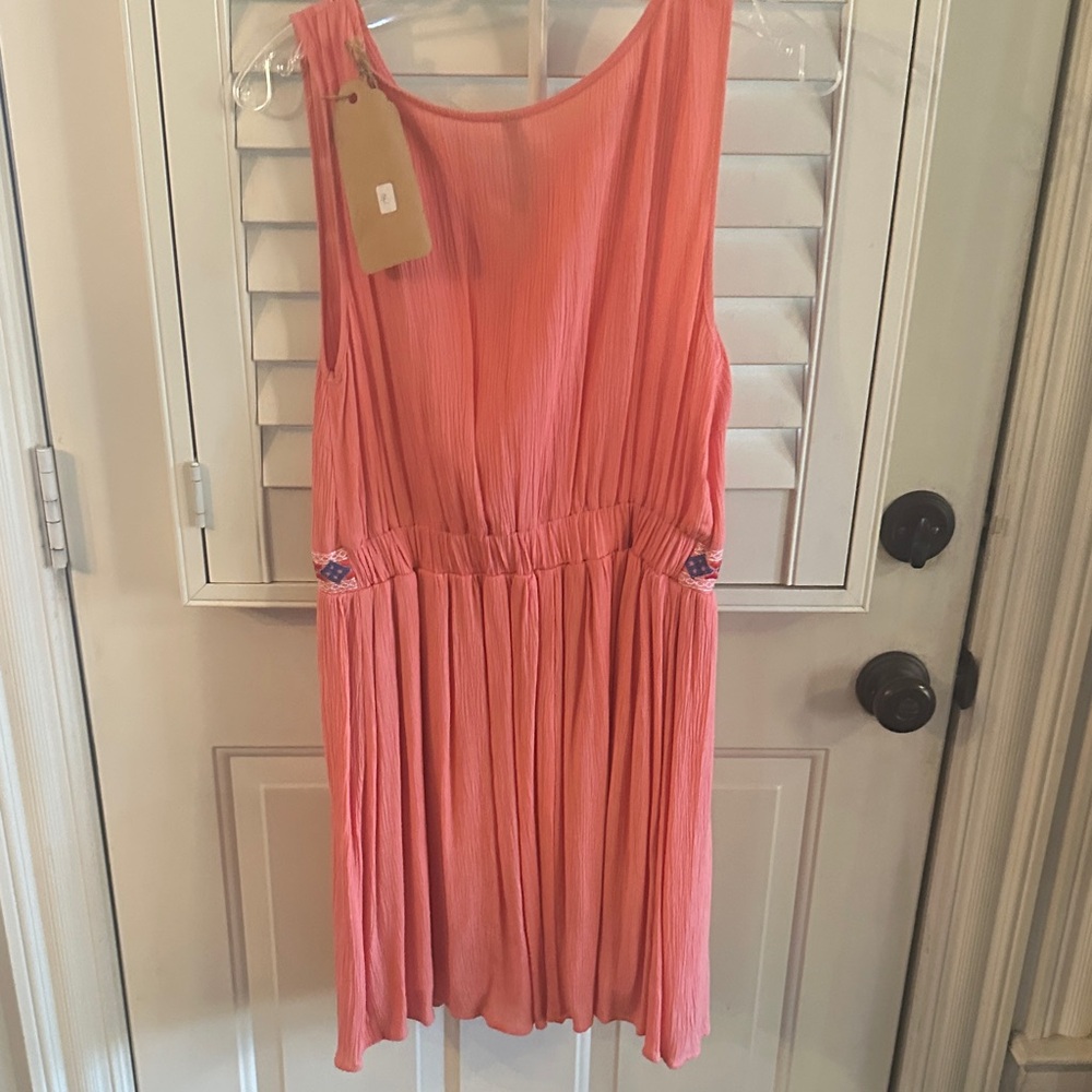 Entro Coral dress with Embroidered Accents - Picture 4 of 4
